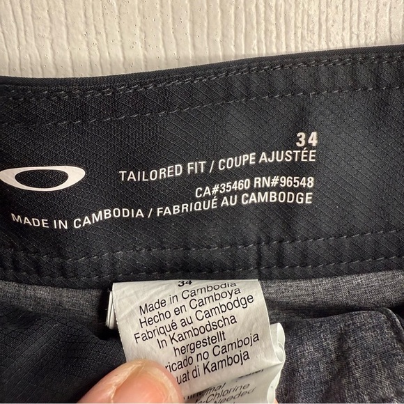 Oakley Tailored Fit Gray and Black Board Shorts with Neon Accents Size 34 GUC - Picture 6 of 7